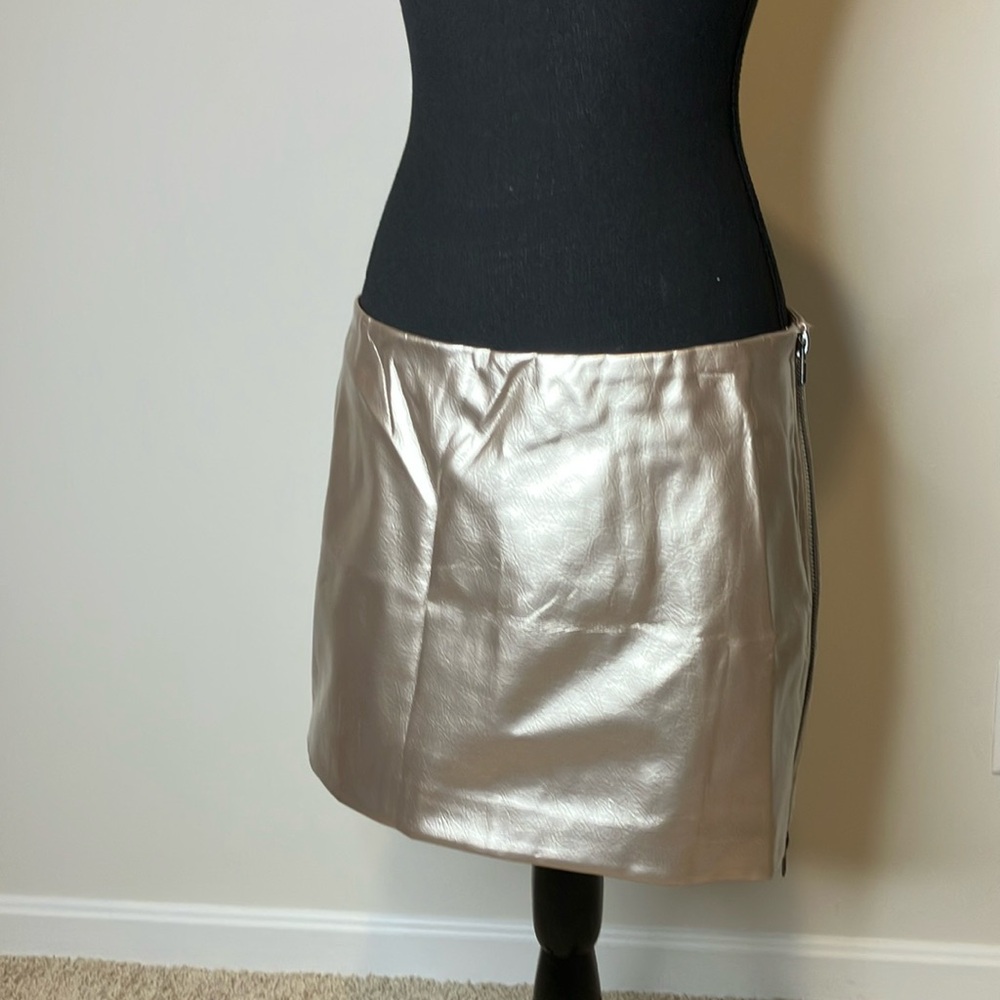 Metallic Silver Mini Skirt - Sleek Side-Zip Style